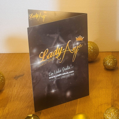 Weihnachtskarte Lady Anja 2024 Rückseite mit Gutscheincode für ein kostenloses Video.