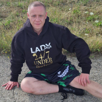 Hoodie „24/7 UNDER control“ - Owned & Proud Version