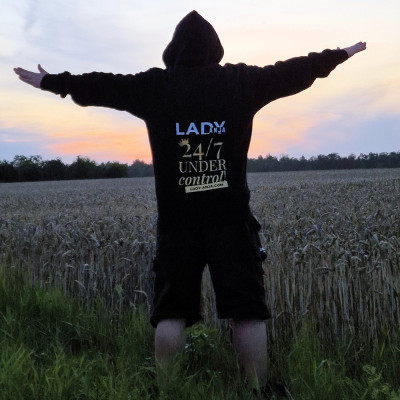 Hoodie „24/7 UNDER control“ - Owned & Proud Version