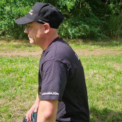 T-Shirt „24/7 UNDER control“ - Owned & Proud Version