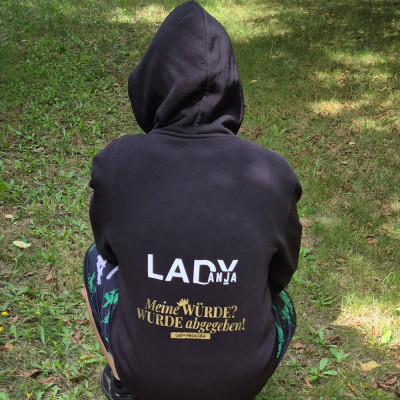 Hoodie „Meine WÜRDE? WURDE abgegeben!“ - Owned & Proud Version