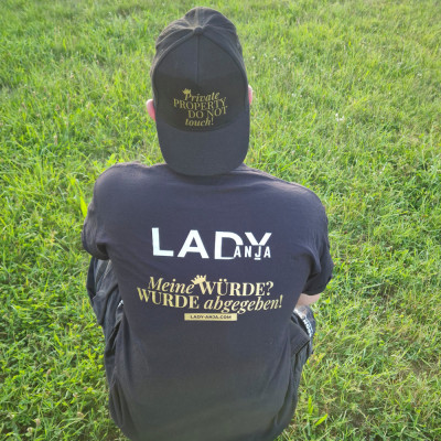 T-Shirt „Meine WÜRDE? WURDE abgegeben!“ - Owned & Proud Version